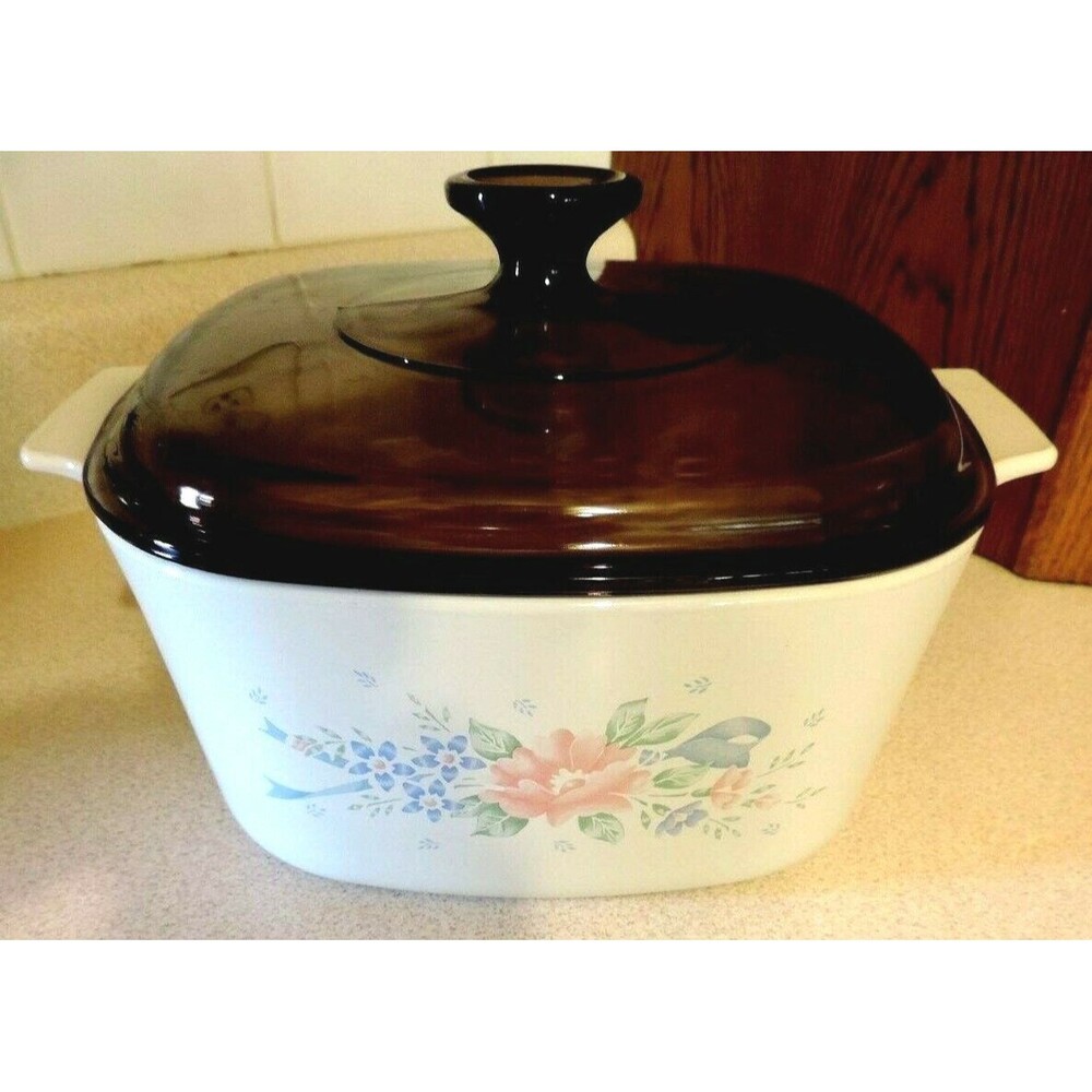VINTAGE 3 liter CORNING WARE AMBER PYREX LID ' Symphony ' DESIGN